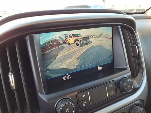 Used 2022 Chevrolet Colorado LT w/ Safety Package AWD/4WD image 17