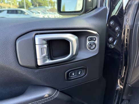 Used 2022 Jeep Wrangler Unlimited Sahara w/ Cold Weather Group AWD/4WD image 25