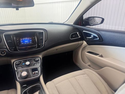 Used 2016 Chrysler 200 Limited image 15