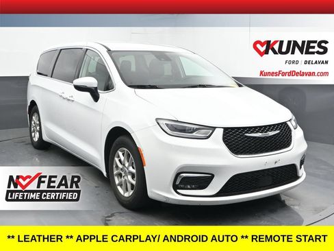 Used 2023 Chrysler Pacifica Touring-L FWD image 1