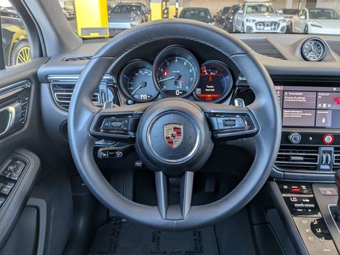 Certified 2025 Porsche Macan AWD/4WD image 15