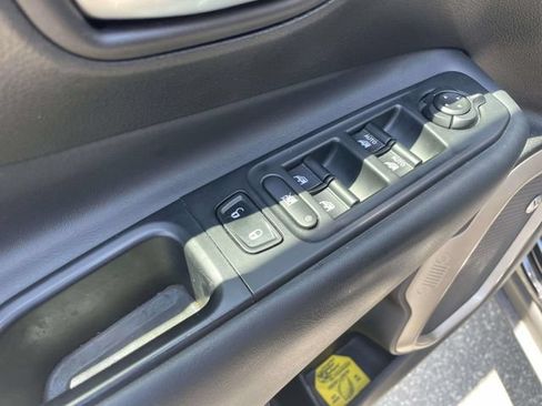 Used 2017 Jeep Renegade Limited AWD/4WD image 22