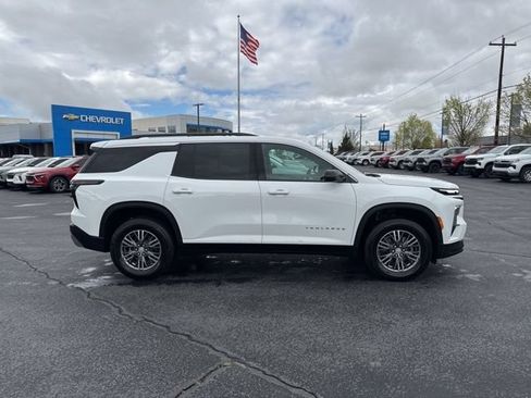 Used 2026 Chevrolet Traverse LT AWD/4WD image 8