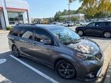 Used 2017 Toyota Sienna SE image 2