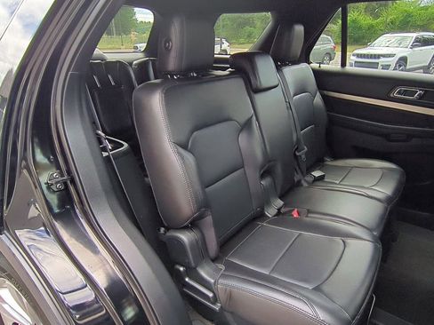Used 2018 Ford Explorer XLT w/ Equipment Group 202A image 31