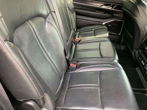 Used 2023 Jeep Wagoneer 4WD image 13