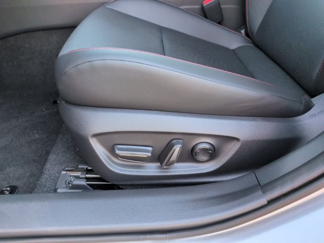 Used 2026 Toyota Prius Plug-In Hybrid FWD image 13