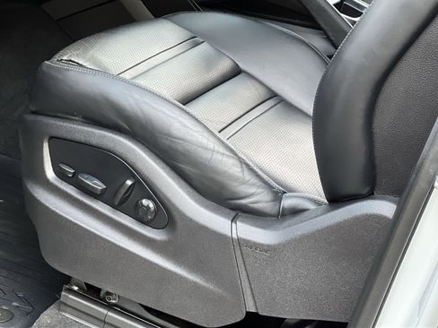 Used 2022 Porsche Cayenne image 12