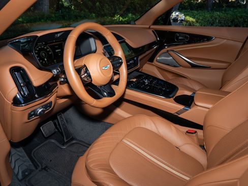 Used 2025 Aston Martin DBX 707 image 13