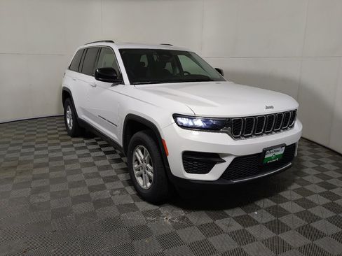 Used 2023 Jeep Grand Cherokee Laredo w/ Luxury Tech Group I AWD/4WD image 14