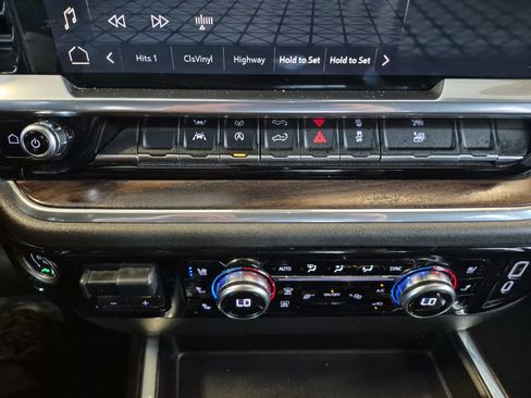 Used 2023 GMC Sierra 1500 SLT w/ SLT Convenience Package AWD/4WD image 38