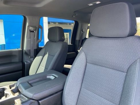 Used 2023 Chevrolet Silverado 2500 Custom w/ Custom Value Package image 16