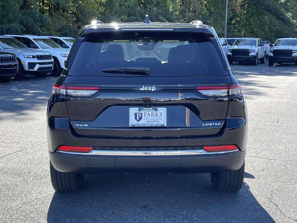 Used 2023 Jeep Grand Cherokee Limited AWD/4WD image 7