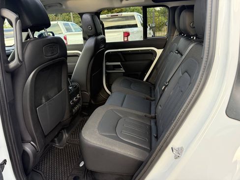 Used 2020 Land Rover Defender 110 SE AWD/4WD image 11