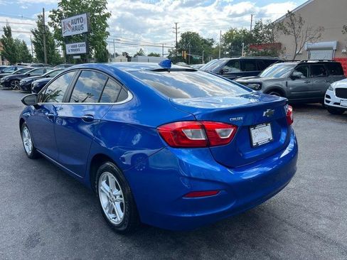 Used 2018 Chevrolet Cruze LT w/ Convenience Package FWD image 4