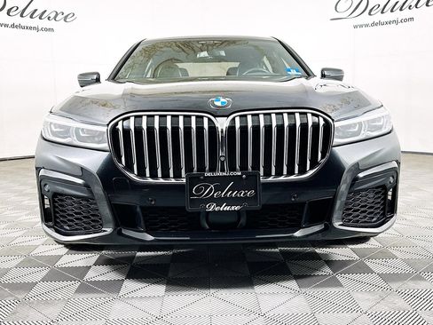 Used 2020 BMW 750i xDrive w/ M Sport Package AWD/4WD image 2
