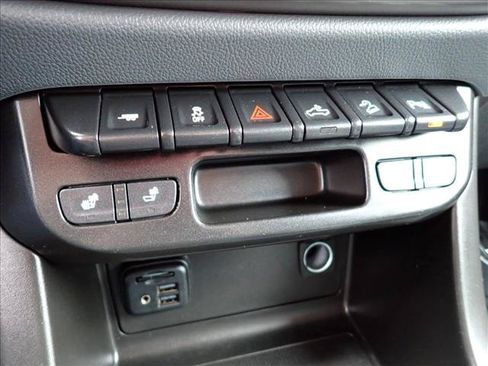 Used 2021 Chevrolet Colorado Z71 AWD/4WD image 20