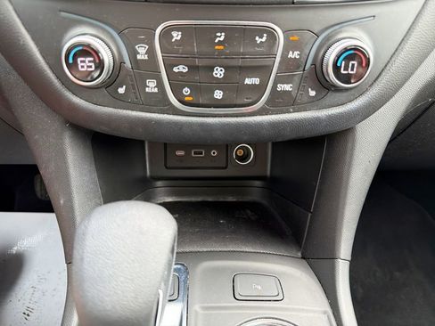 Used 2023 Chevrolet Equinox LT image 27