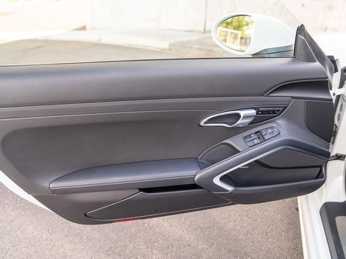 Used 2025 Porsche 718 Cayman image 10