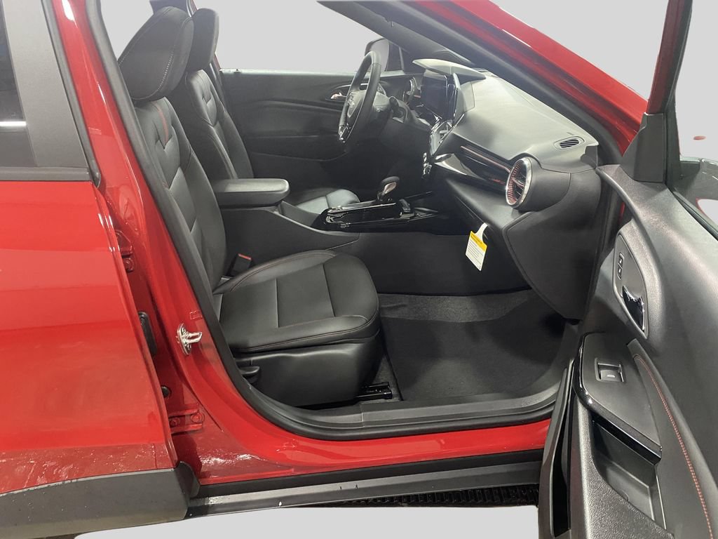 Used 2026 Chevrolet Trax RS w/ Sunroof Package FWD image 16