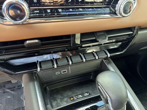 Used 2025 GMC Canyon AT4 w/ AT4 Premium Package image 27