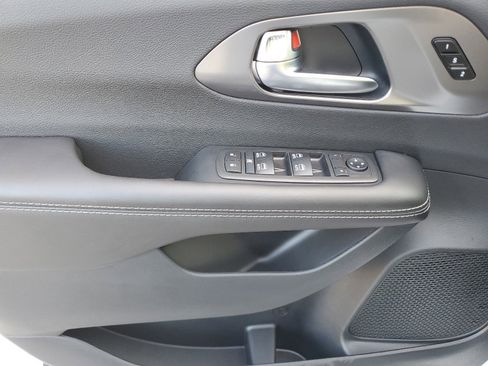 New 2026 Chrysler Pacifica Select AWD/4WD image 16