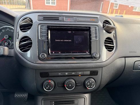 Used 2017 Volkswagen Tiguan Limited FWD image 16