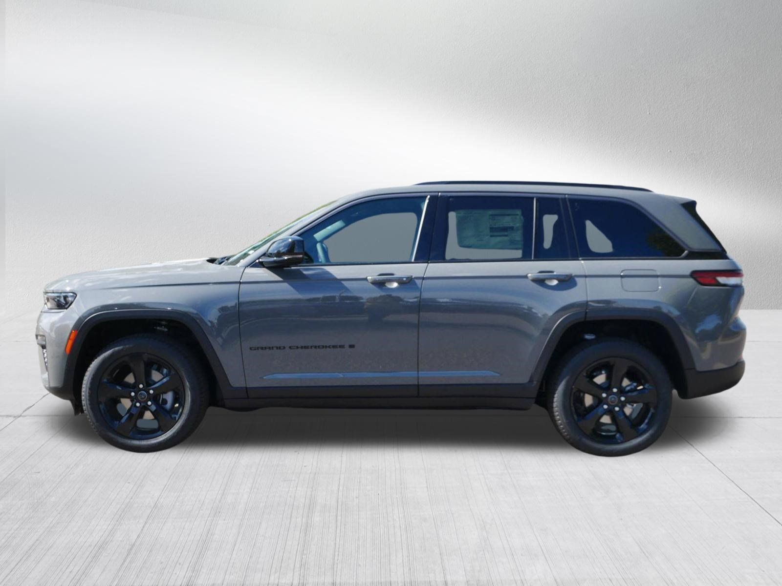 New 2027 Jeep Grand Cherokee Limited AWD/4WD image 4
