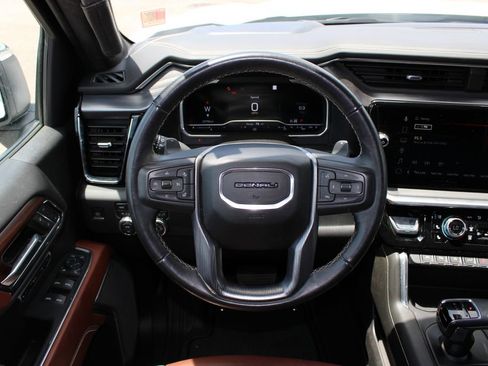 Used 2023 GMC Sierra 1500 Denali Ultimate AWD/4WD image 9
