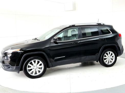 Used 2017 Jeep Cherokee Limited AWD/4WD image 6