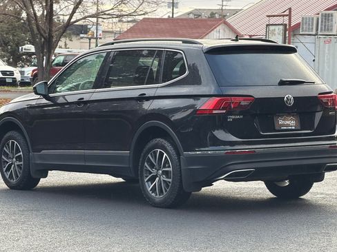 Used 2020 Volkswagen Tiguan SE w/ Panoramic Sunroof Package image 6