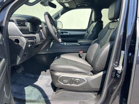 New 2025 Jeep Wagoneer 4WD w/ HD Trailer Tow Package image 6