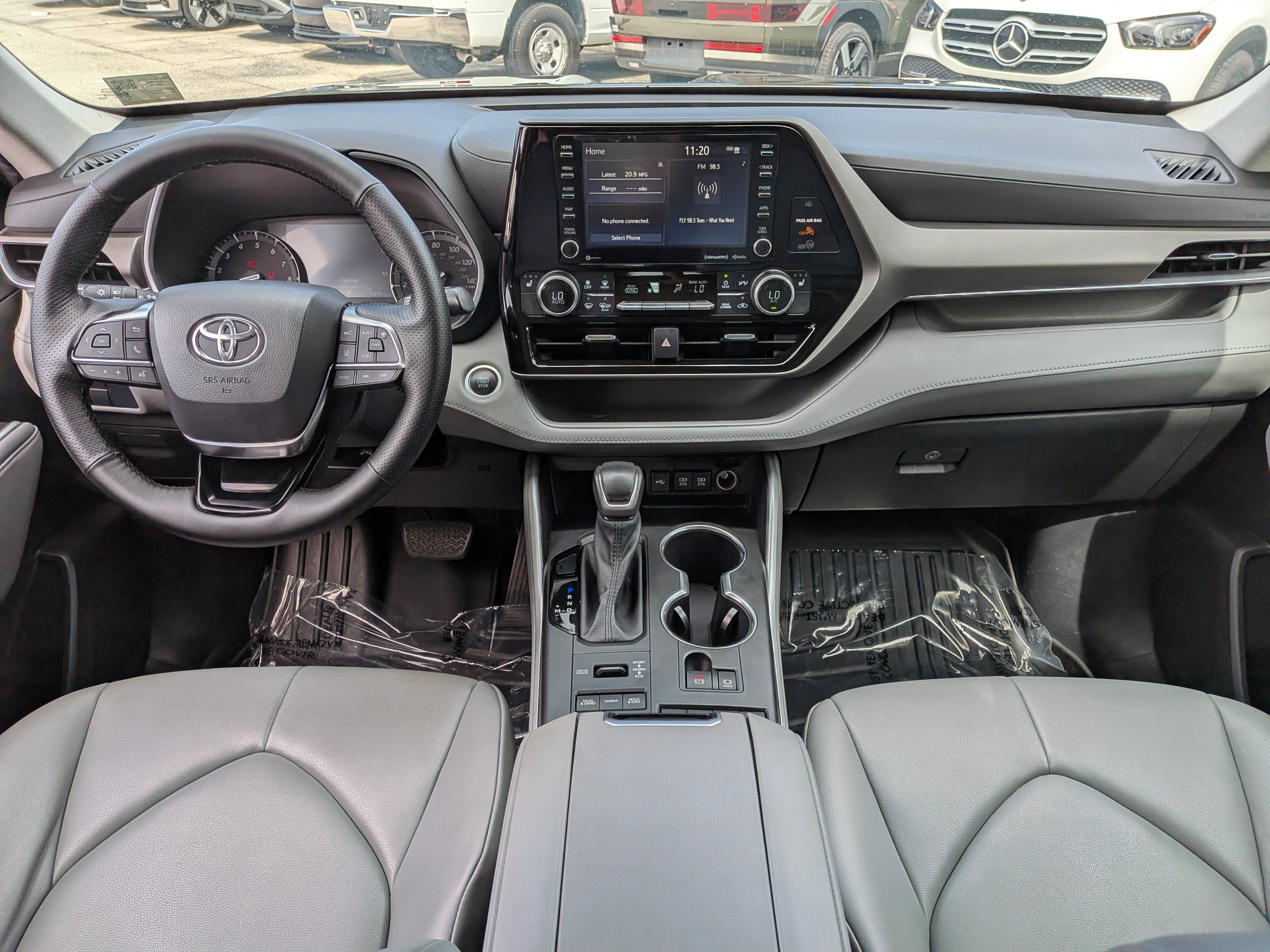 Used 2021 Toyota Highlander XLE AWD/4WD image 17