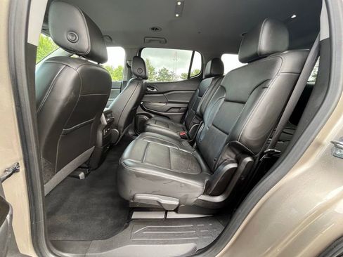 Certified 2023 GMC Acadia SLT FWD image 16