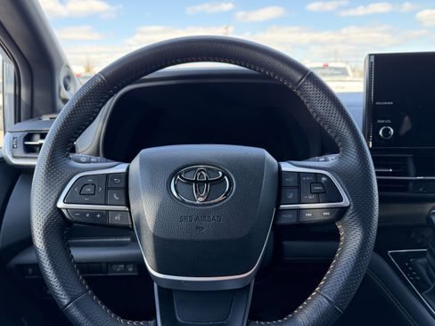 Used 2025 Toyota Sienna XLE Woodland Edition image 14
