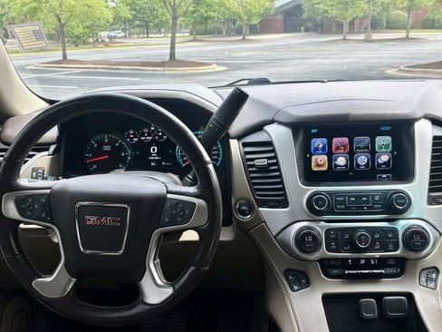 Used 2017 GMC Yukon XL SLT w/ Open Road Package AWD/4WD image 19