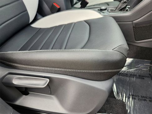 New 2025 Volkswagen Taos SEL image 19