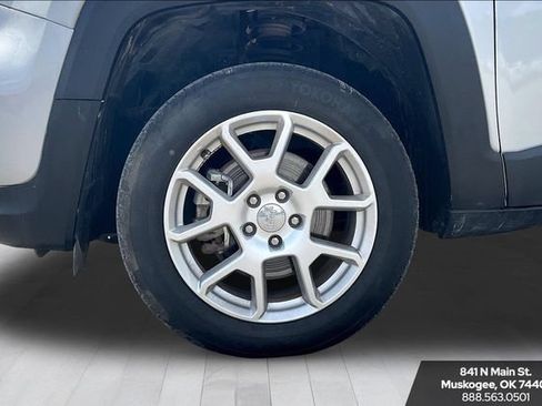 Used 2020 Jeep Renegade Latitude w/ LED Lighting Group AWD/4WD image 31