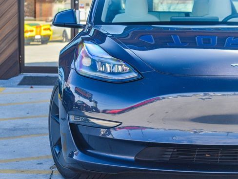 Used 2022 Tesla Model 3 Standard Range image 19