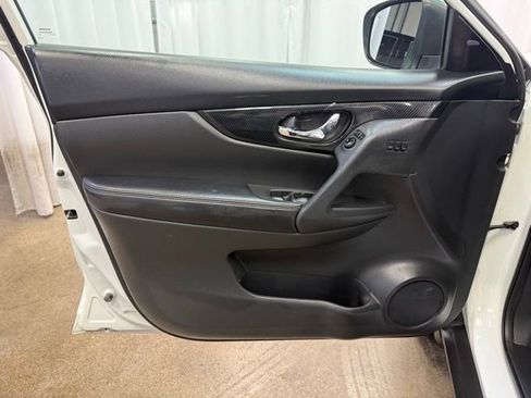 Used 2017 Nissan Rogue SL w/ SL Premium Package image 15