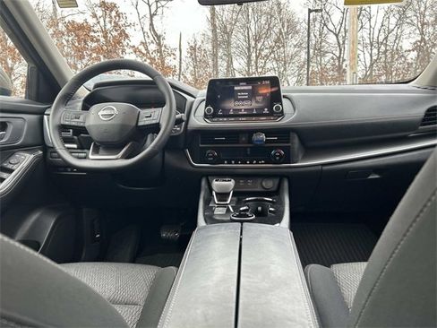 Used 2025 Nissan Rogue SV image 17