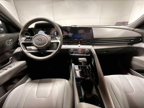 Used 2023 Hyundai Elantra SEL w/ Convenience Package FWD image 18