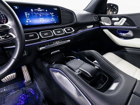Used 2025 Mercedes-Benz GLE 450e 4MATIC w/ AMG Line Interior image 15