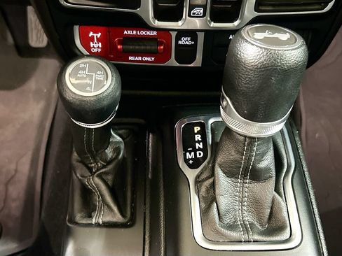 Used 2024 Jeep Wrangler Unlimited AWD/4WD image 14