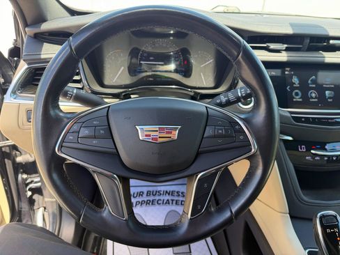 Used 2019 Cadillac XT5 FWD image 11