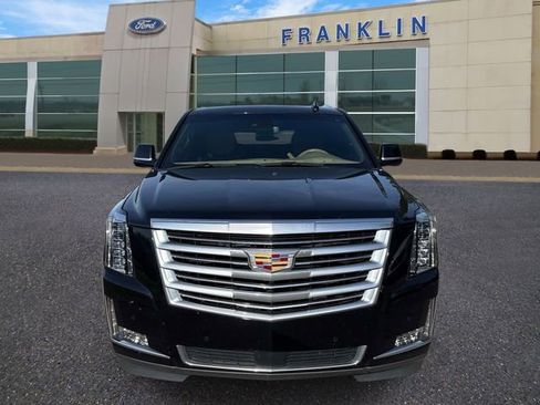 Used 2019 Cadillac Escalade Platinum image 2