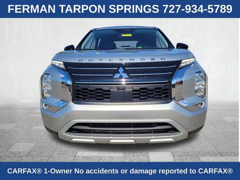 Used 2023 Mitsubishi Outlander SE image 2