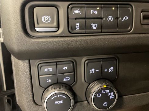 Used 2022 Chevrolet Tahoe LT w/ LT Signature Plus Package image 11