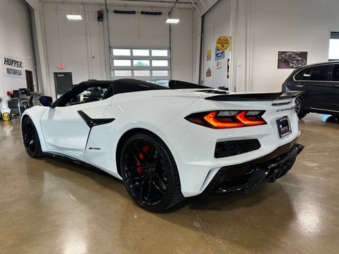 Used 2026 Chevrolet Corvette Z06 w/ Stealth Interior Trim Package RWD image 5
