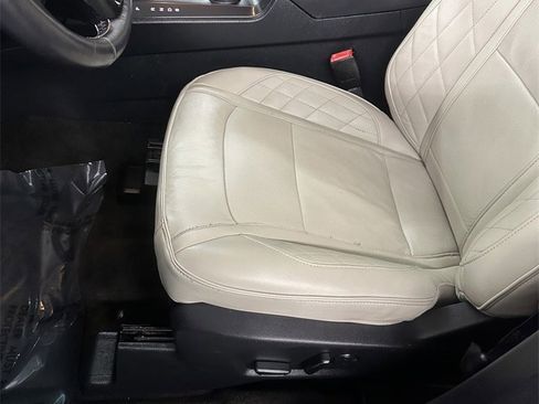 Used 2016 Ford Explorer Platinum image 15